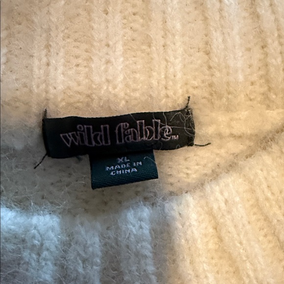 Wild Fable Cream Sweater with Black Star - Picture 2 of 5